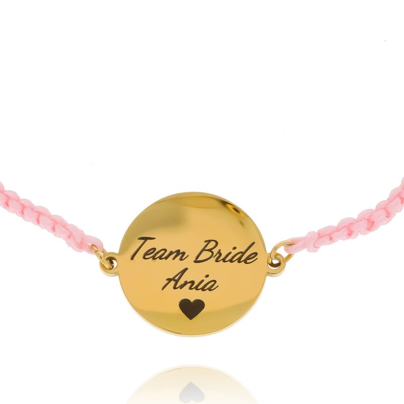 Bransoletka ze stali chirurgicznej z grawerem personalizowany napis team bride z imieniem na różowym sznurku