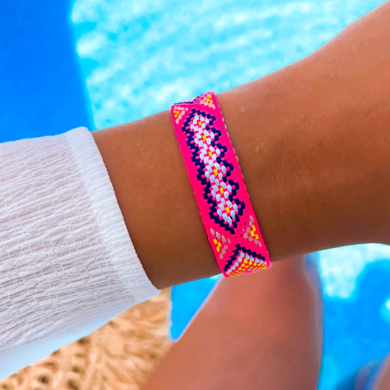 Bransoletka materiałowa boho kolor rożowy neonowy