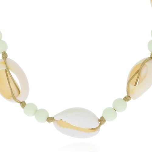 Naszyjnik muszelki z kremowymi koralikami na sznurku