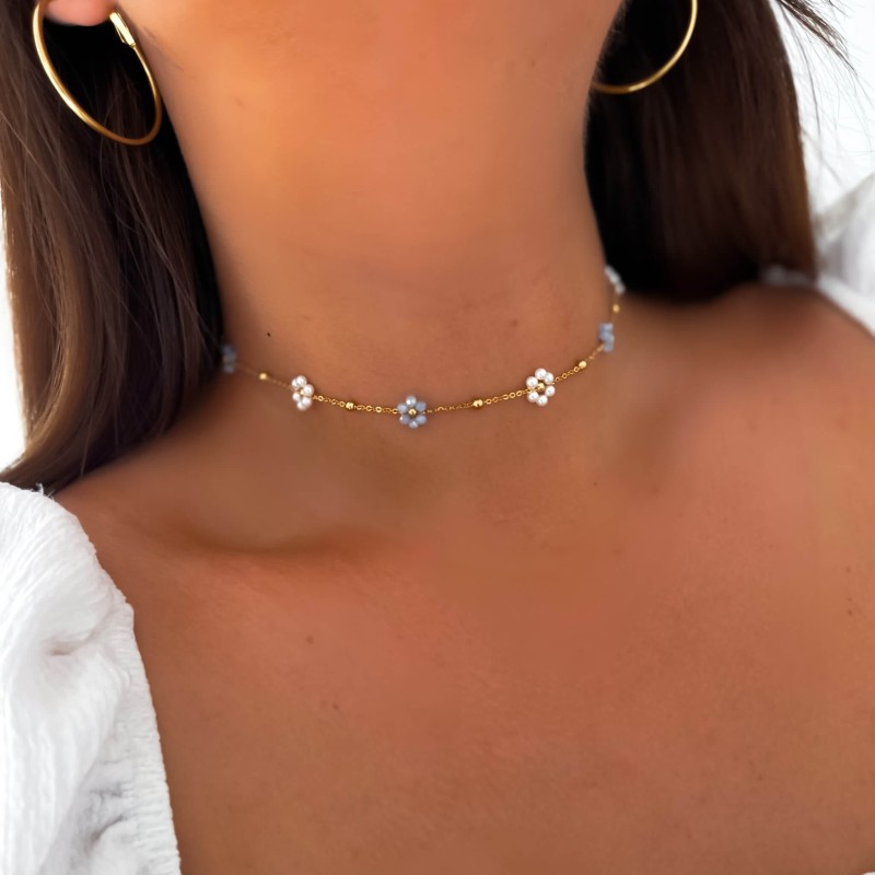 Naszyjnik ze stali z niebieskimi i perłowymi kwiatkami