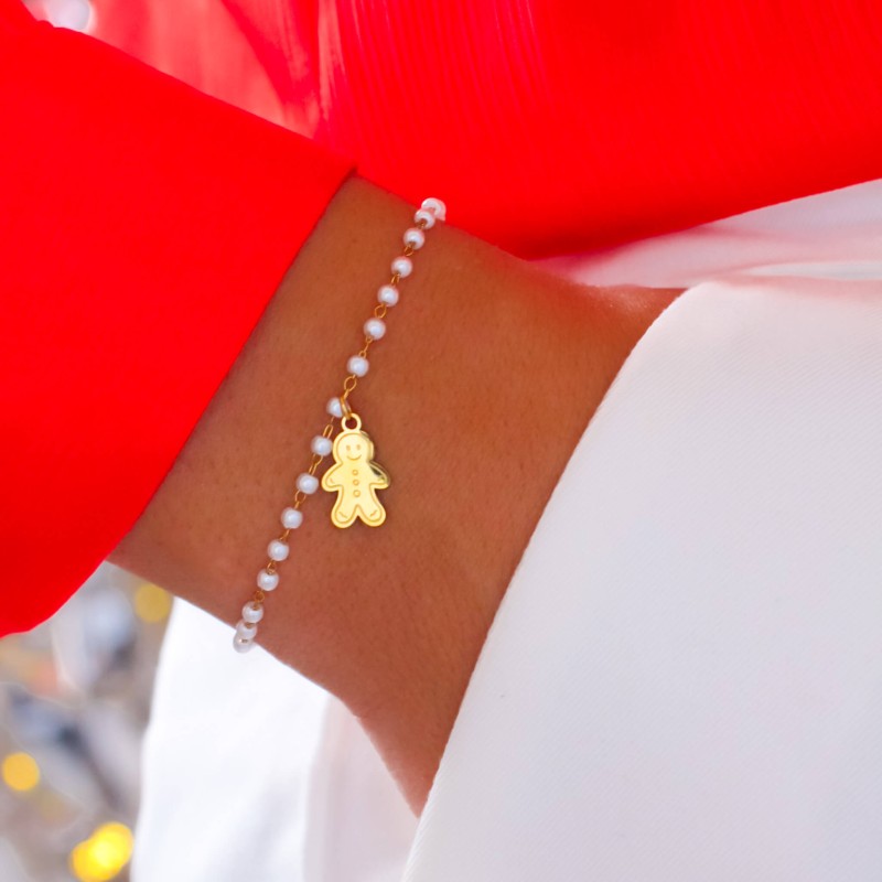 Bransoletka ze stali chirurgicznej z zawieszką w kształcie pierniczka i perłowymi koralikami