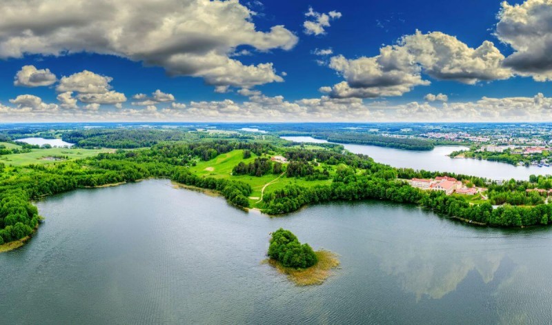 Zdjęcie krajobrazu wykorzystane do grawerunku na prostokątnym breloku stalowym