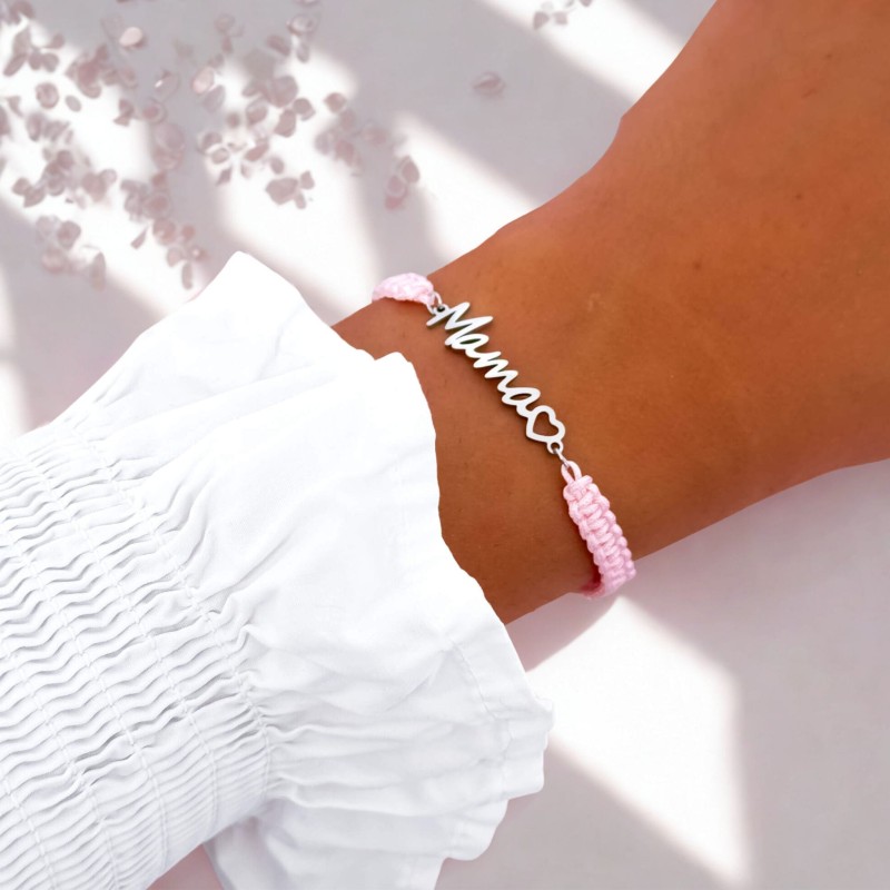 Bransoletka z napisem Mama na regulowanym różowym sznurku. Srebrna zawieszka. Idealny prezent . Symbol miłości i wdzięczności.