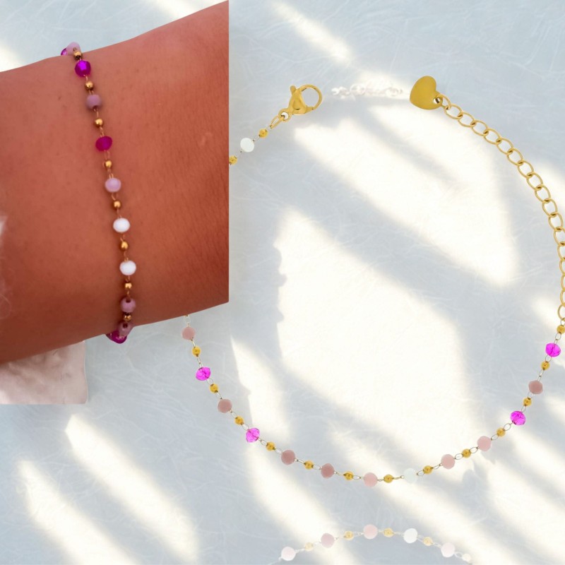 Bransoletka damska klasyczna z różowymi koralikami, pozłacana stal chirurgiczna 316L – zdjęcie na modelce i białym tle, idealny prezent