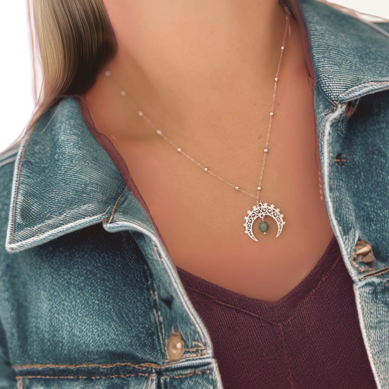 Elegancka biżuteria ze stali chirurgicznej – delikatny łańcuszek z naturalnym kamieniem jadeit. Idealny dodatek do codziennych i wieczorowych stylizacji, doskonały na prezent dla kobiety.