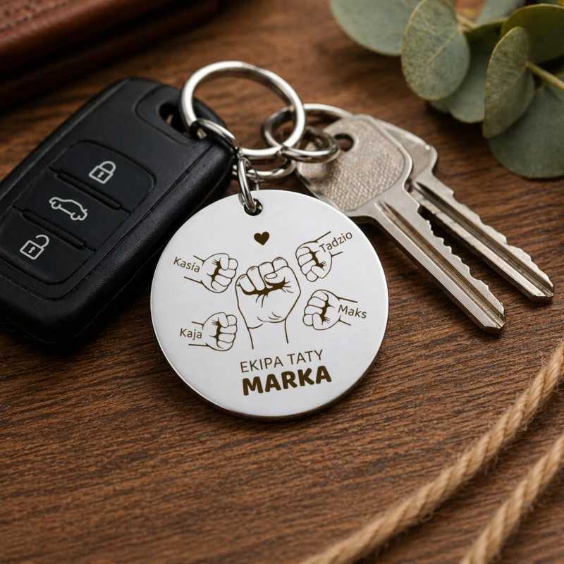 Wyjątkowy brelok dla taty z personalizowanym grawerem imion dzieci. Symbol siły, więzi i dumy z rodziny, który tata może mieć zawsze przy sobie