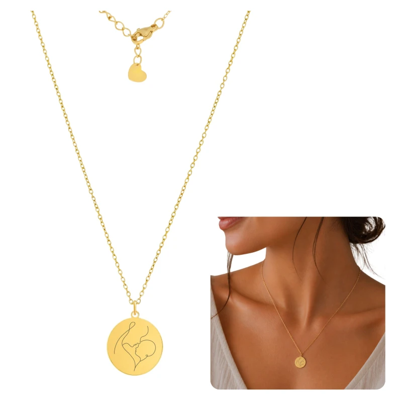 Zestawienie złotego naszyjnika dla mamy z grafiką mama i dziecko – zdjęcie produktowe oraz prezentacja na modelce.