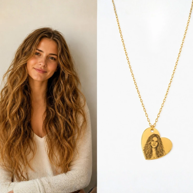 Damski naszyjnik serce z grawerem zdjęcia dziecka prezentowany na modelce. Personalizowana biżuteria ze stali chirurgicznej pozłacanej z realistycznym grawerem fotografii.